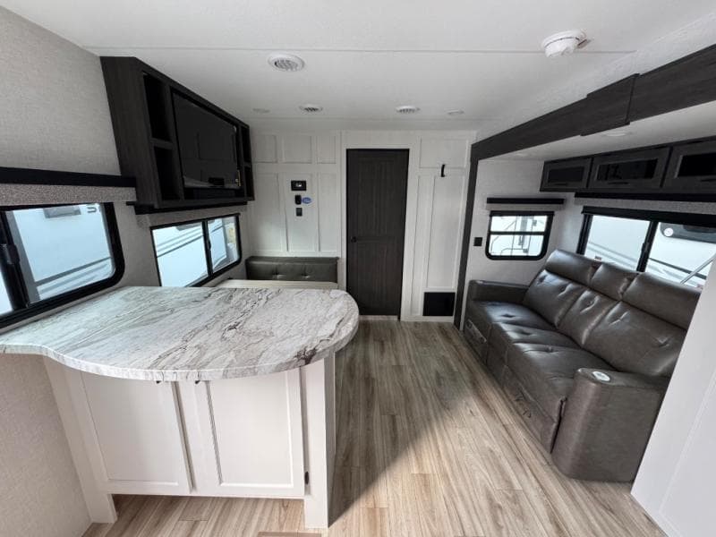 2026 Venture RV 2026 Venture RV SportTrek - thumbnail 9