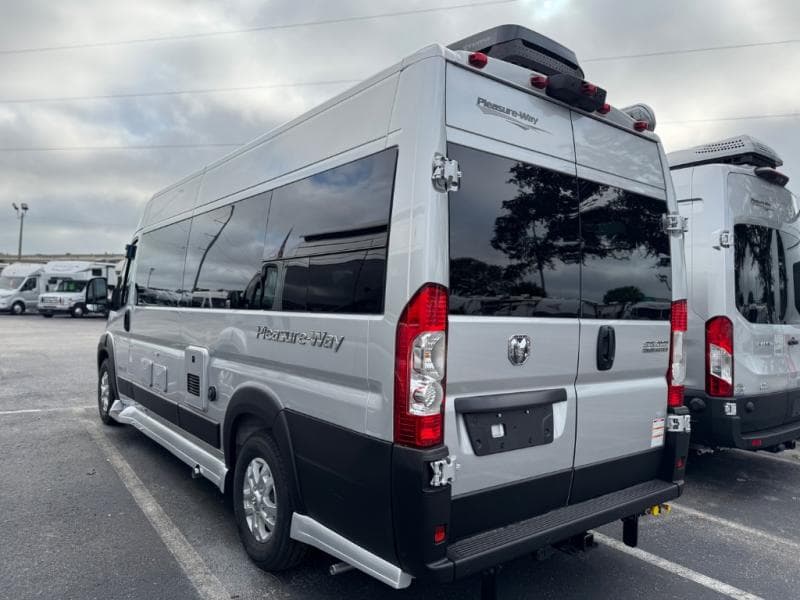 2026 Pleasure-Way 2026 Pleasure-Way Lexor - thumbnail 4