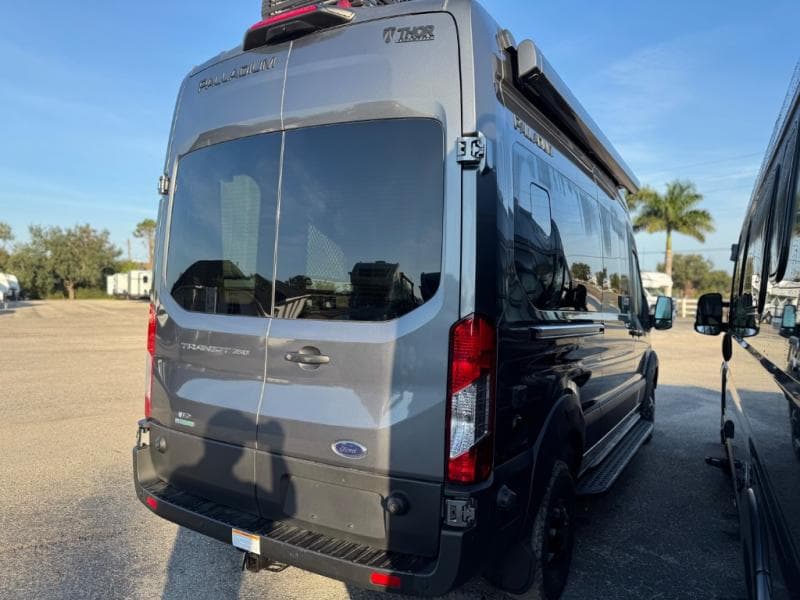 2026 Thor Motor Coach 2026 Thor Motor Coach Palladium - thumbnail 5