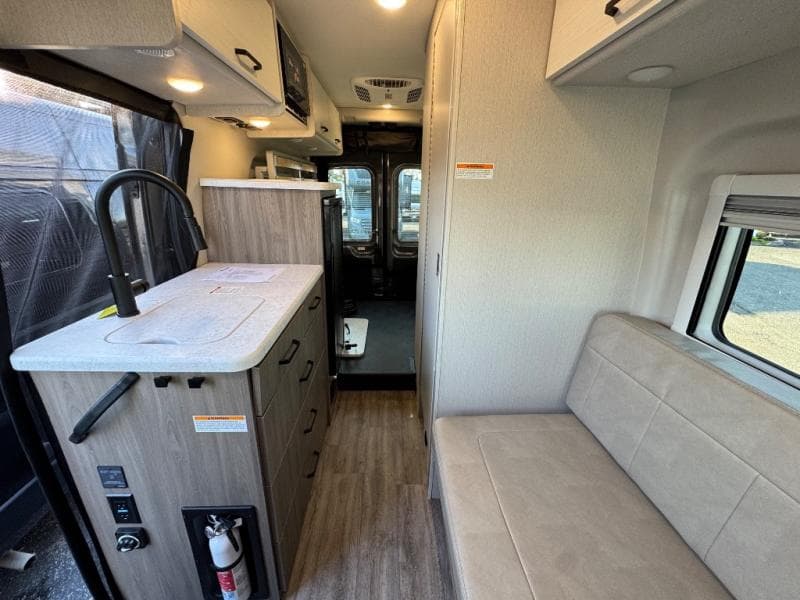 2026 Thor Motor Coach 2026 Thor Motor Coach Palladium - thumbnail 7