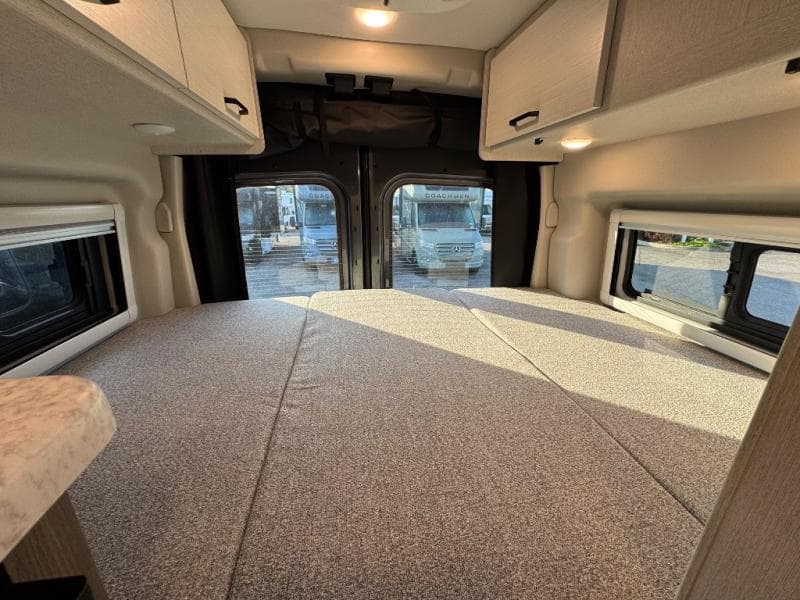 2026 Thor Motor Coach 2026 Thor Motor Coach Palladium - thumbnail 10