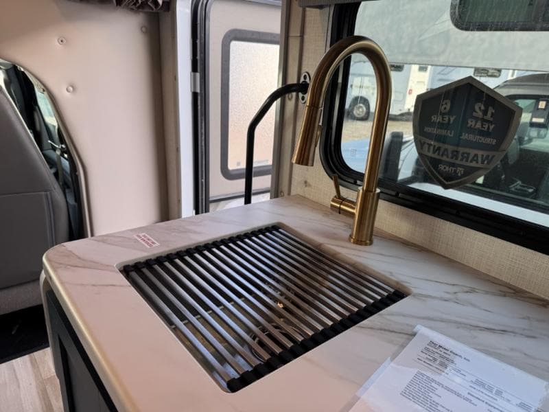 2026 Thor Motor Coach 2026 Thor Motor Coach Quantum - thumbnail 13