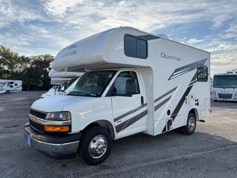 2026 Thor Motor Coach 2026 Thor Motor Coach Quantum - thumbnail 3