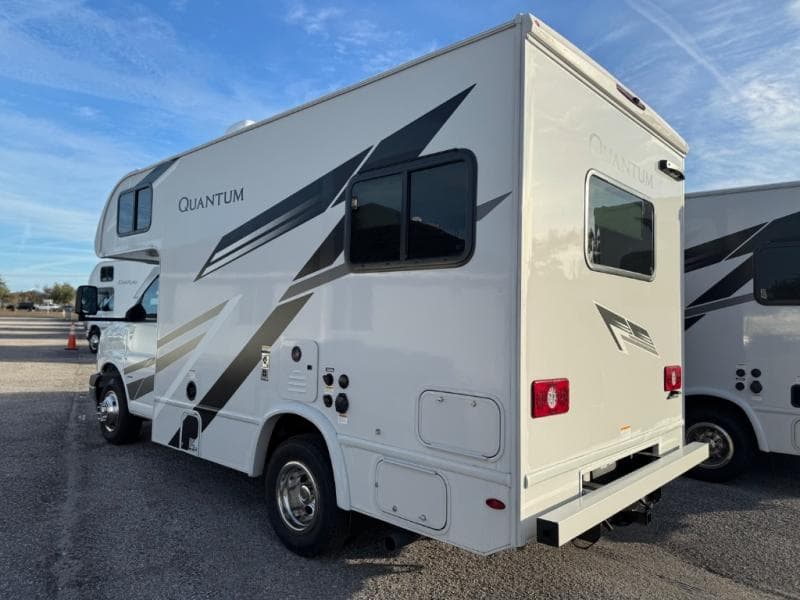 2026 Thor Motor Coach 2026 Thor Motor Coach Quantum - thumbnail 4