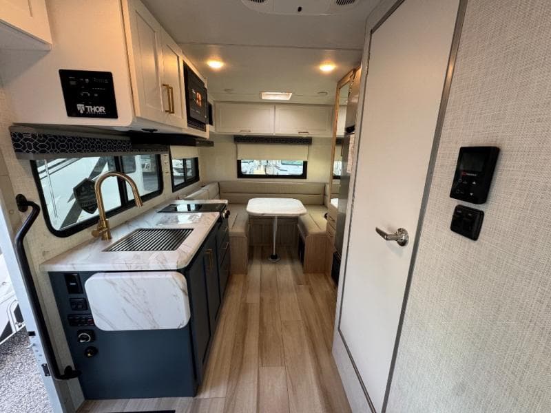 2026 Thor Motor Coach 2026 Thor Motor Coach Quantum - thumbnail 8