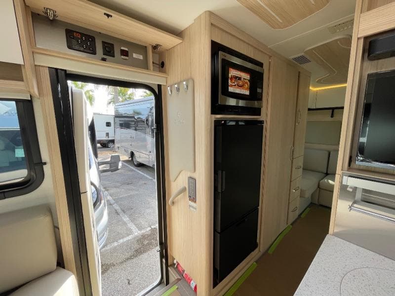 2026 Leisure Travel Vans 2026 Leisure Travel Vans Unity - thumbnail 13