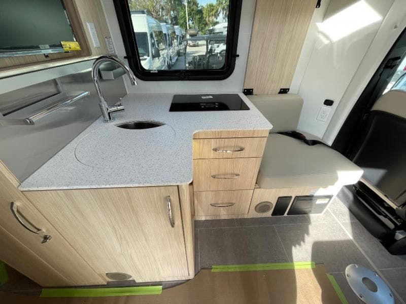 2026 Leisure Travel Vans 2026 Leisure Travel Vans Unity - thumbnail 10