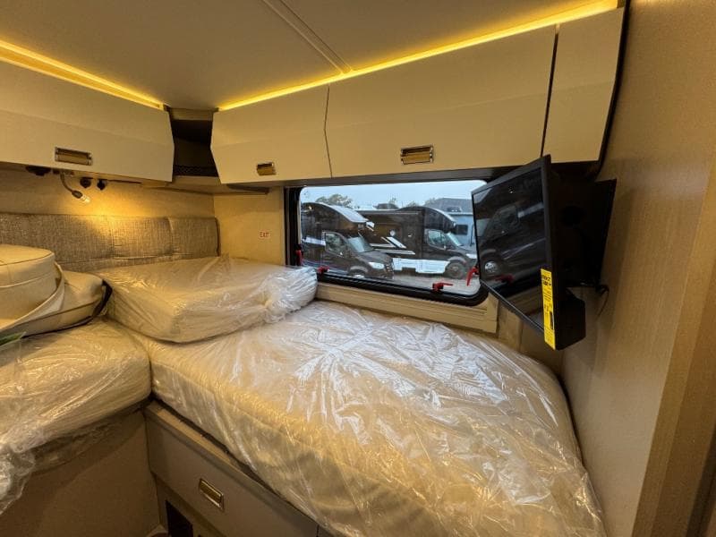 2026 Winnebago 2026 Winnebago Navion - thumbnail 11