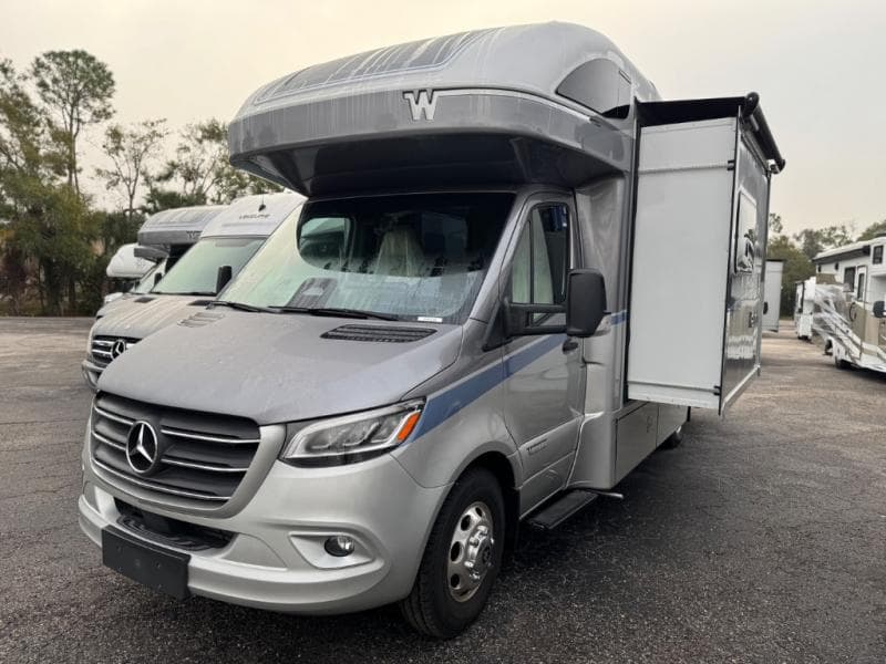 2026 Winnebago 2026 Winnebago Navion - thumbnail 3