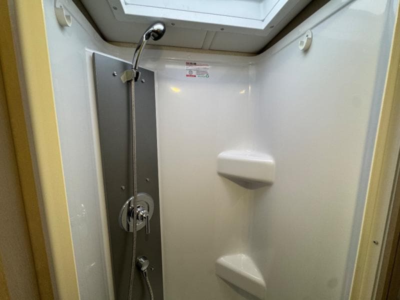 2026 Winnebago 2026 Winnebago Navion - thumbnail 23