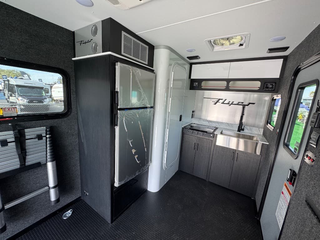 2026 inTech RV 2026 inTech RV Flyer Toy Hauler Expandable - thumbnail 7