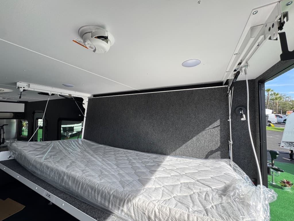 2026 inTech RV 2026 inTech RV Flyer Toy Hauler Expandable - thumbnail 16