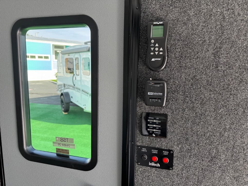 2026 inTech RV 2026 inTech RV Flyer Toy Hauler Expandable - thumbnail 17