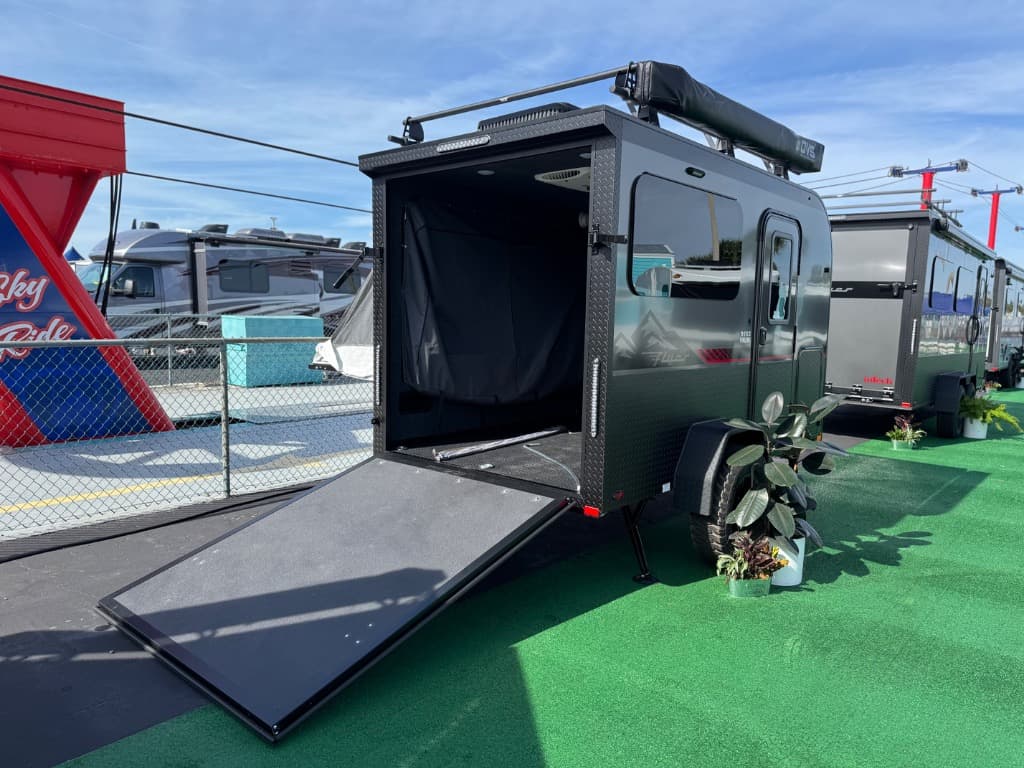 2026 inTech RV 2026 inTech RV Flyer Toy Hauler Expandable - thumbnail 5