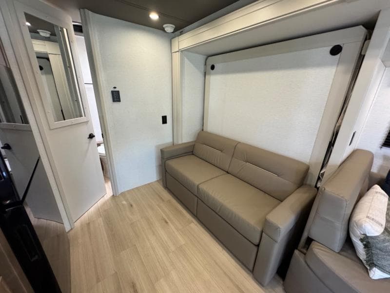 2027 Renegade 2027 Renegade Villagio - thumbnail 15