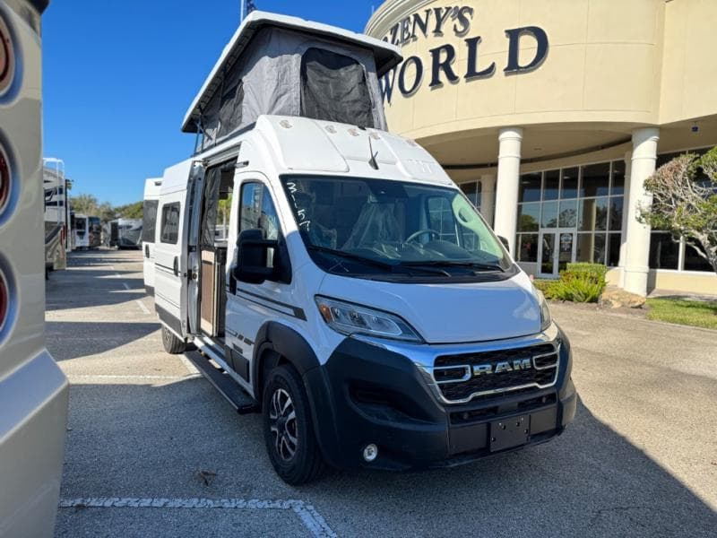 2026 Winnebago 2026 Winnebago Solis - thumbnail 3