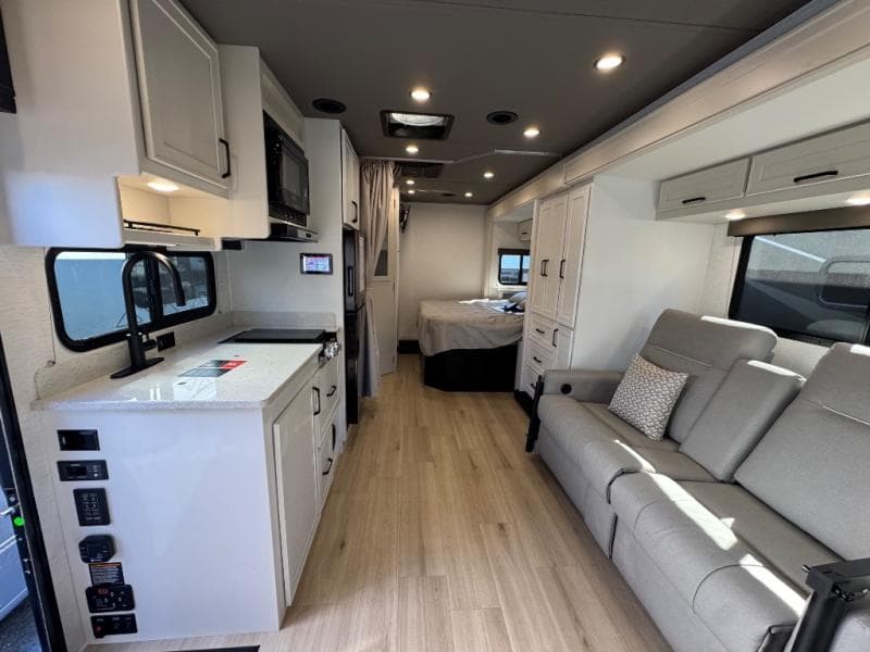 2027 Renegade 2027 Renegade Villagio - thumbnail 6