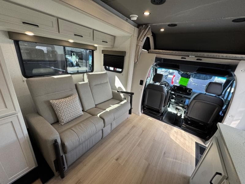 2027 Renegade 2027 Renegade Villagio - thumbnail 12