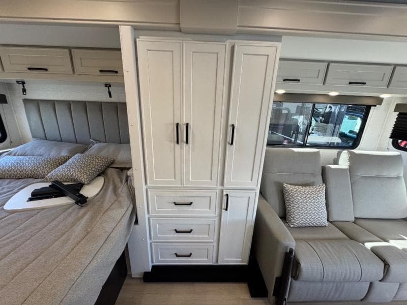 2027 Renegade 2027 Renegade Villagio - thumbnail 13