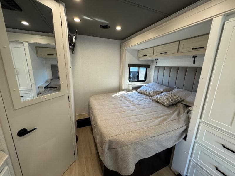 2027 Renegade 2027 Renegade Villagio - thumbnail 14