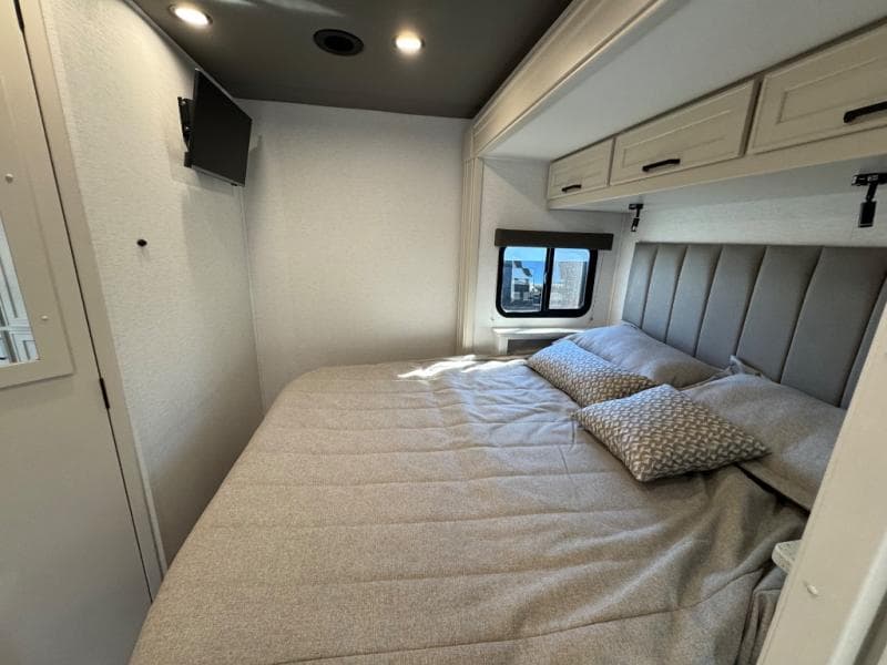 2027 Renegade 2027 Renegade Villagio - thumbnail 15