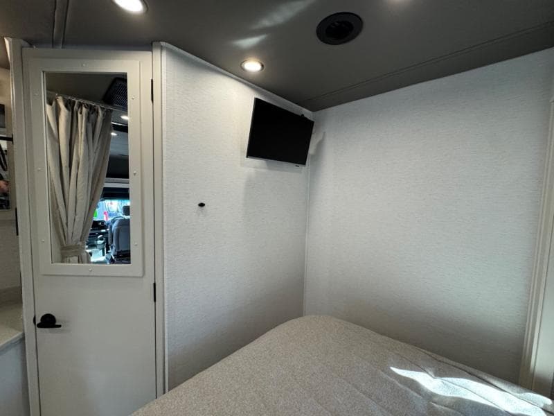 2027 Renegade 2027 Renegade Villagio - thumbnail 16