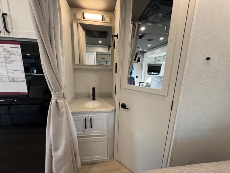 2027 Renegade 2027 Renegade Villagio - thumbnail 17