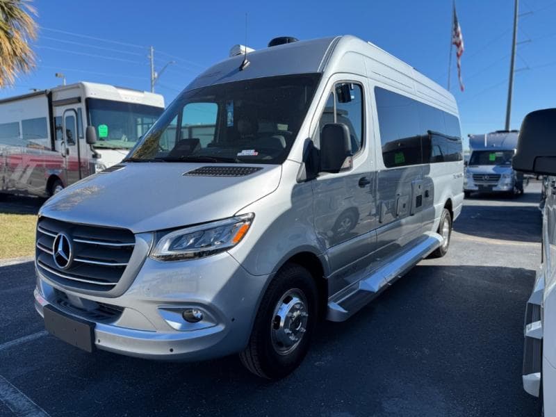 2026 Pleasure-Way 2026 Pleasure-Way Plateau - thumbnail 3