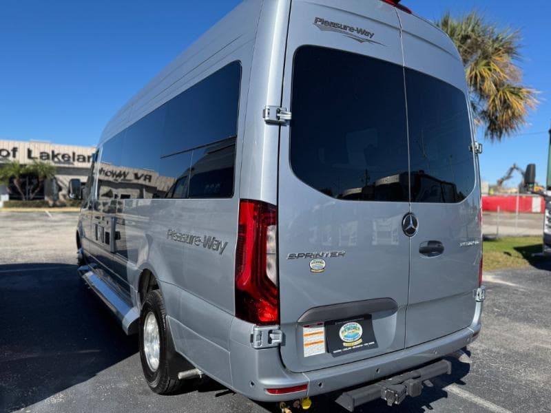 2026 Pleasure-Way 2026 Pleasure-Way Plateau - thumbnail 4