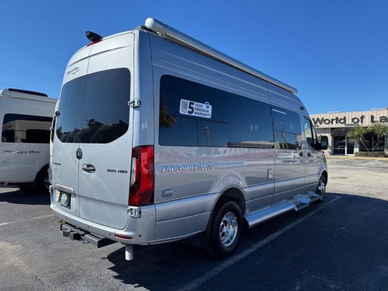 2026 Pleasure-Way 2026 Pleasure-Way Plateau - thumbnail 5