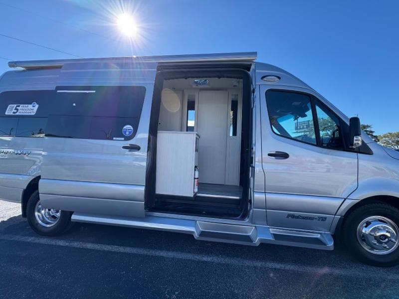 2026 Pleasure-Way 2026 Pleasure-Way Plateau - thumbnail 6