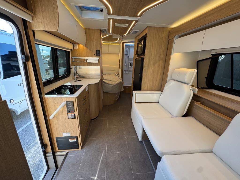 2026 Leisure Travel Vans 2026 Leisure Travel Vans Unity - thumbnail 7