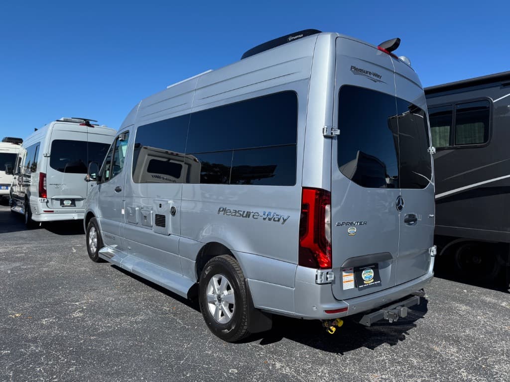 2026 Pleasure-Way 2026 Pleasure-Way Ascent - thumbnail 4