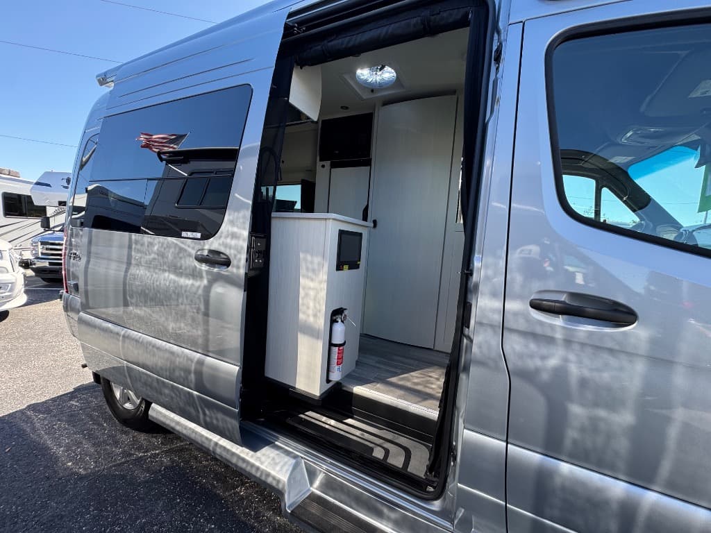 2026 Pleasure-Way 2026 Pleasure-Way Ascent - thumbnail 6