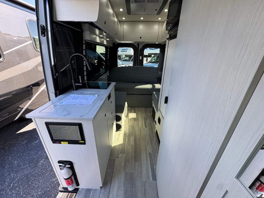 2026 Pleasure-Way 2026 Pleasure-Way Ascent - thumbnail 8