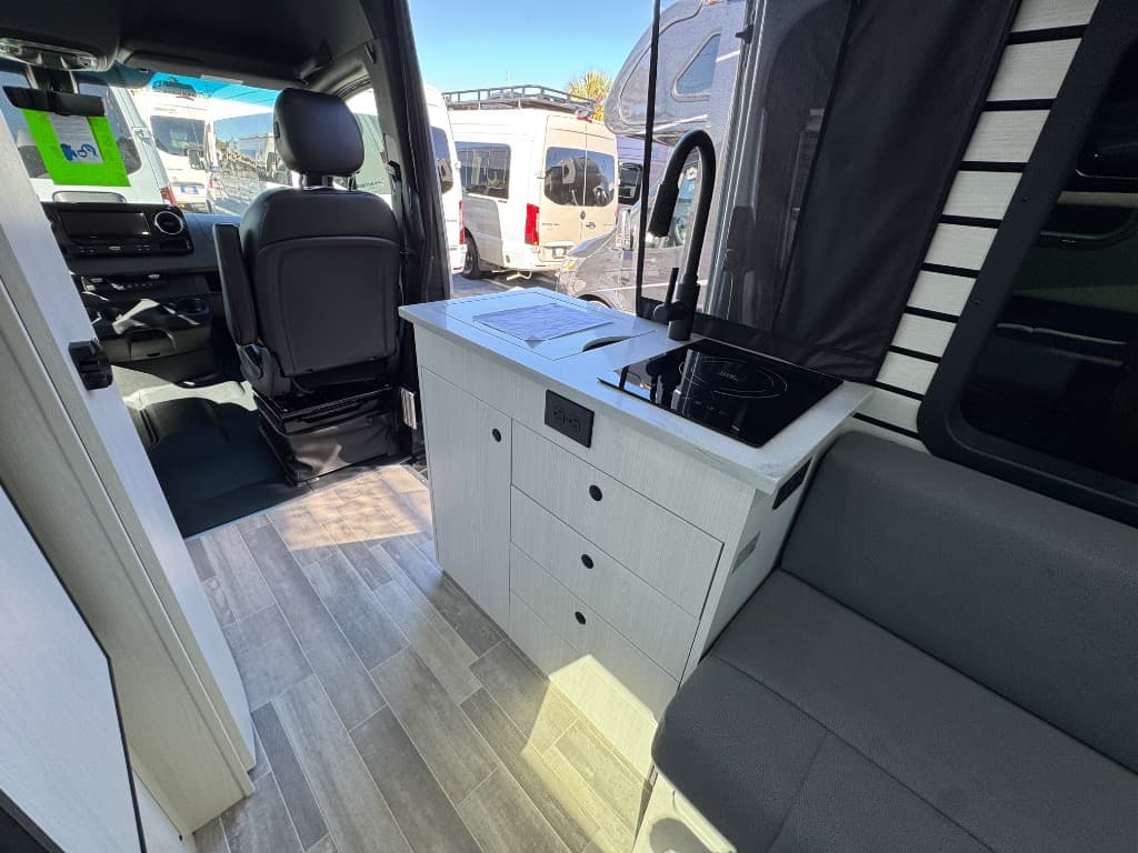 2026 Pleasure-Way 2026 Pleasure-Way Ascent - thumbnail 10