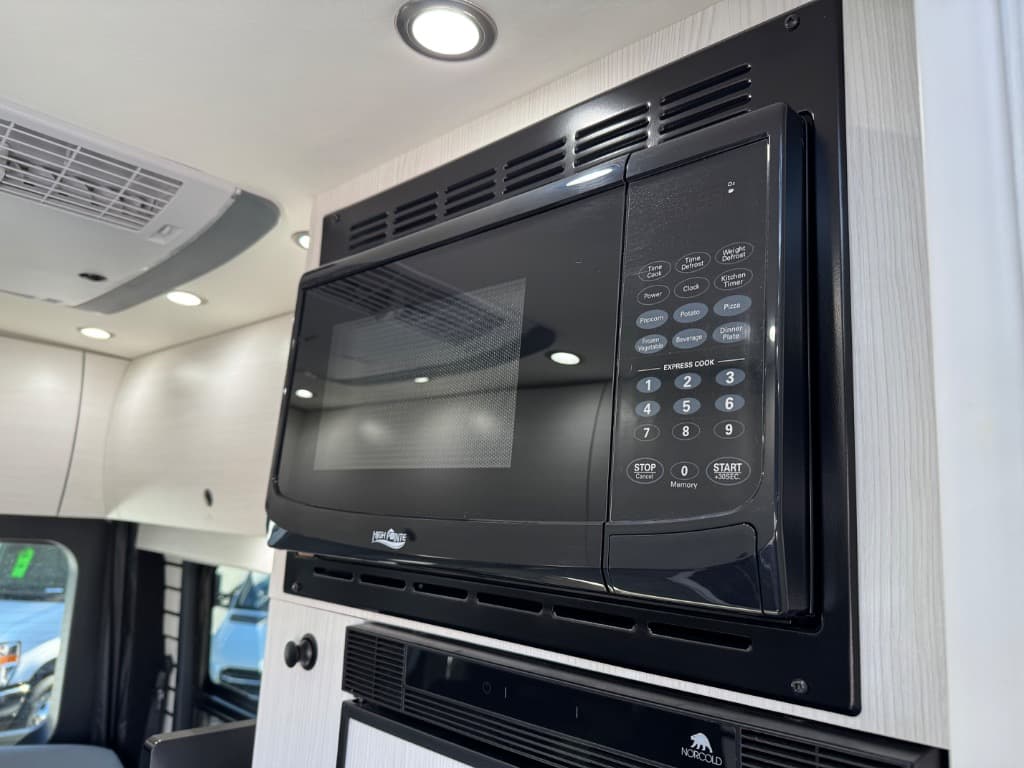 2026 Pleasure-Way 2026 Pleasure-Way Ascent - thumbnail 13