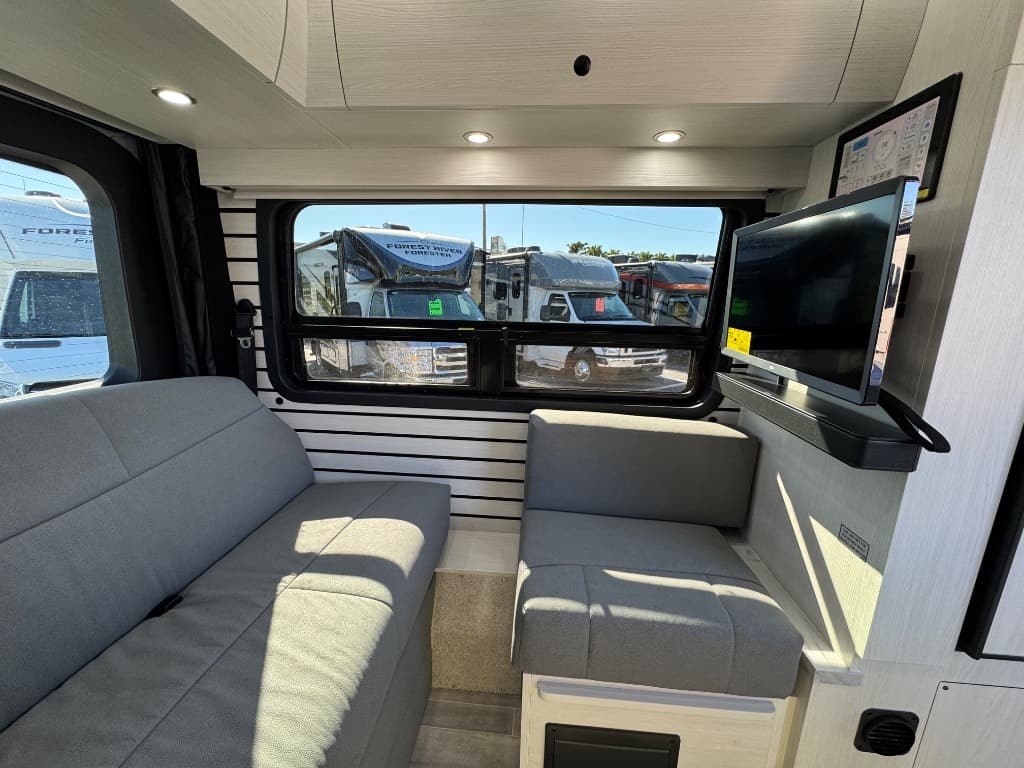 2026 Pleasure-Way 2026 Pleasure-Way Ascent - thumbnail 16