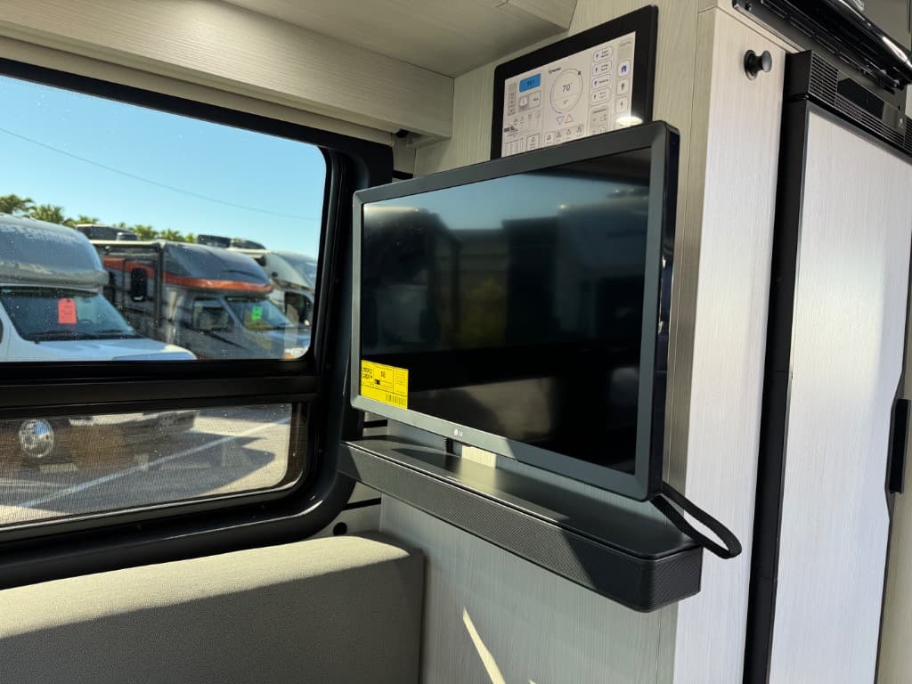 2026 Pleasure-Way 2026 Pleasure-Way Ascent - thumbnail 17