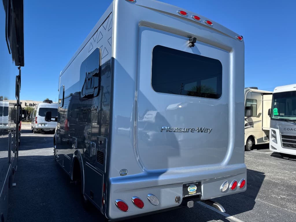 2026 Pleasure-Way 2026 Pleasure-Way Plateau - thumbnail 4