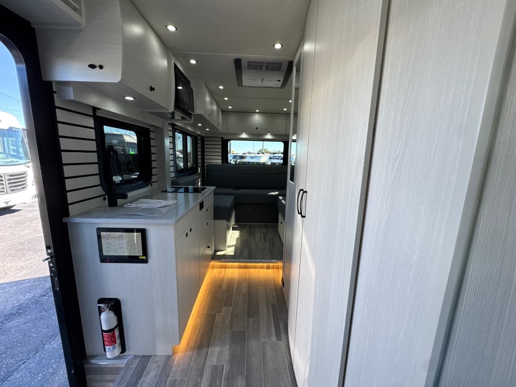 2026 Pleasure-Way 2026 Pleasure-Way Plateau - thumbnail 7