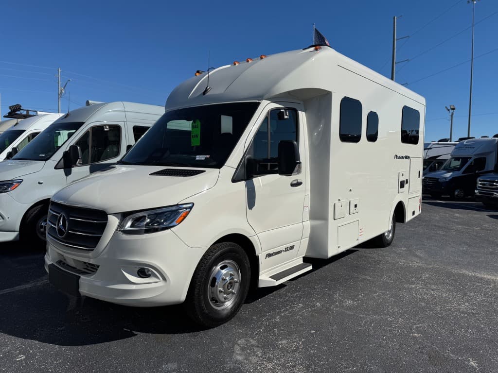 2026 Pleasure-Way 2026 Pleasure-Way Plateau - thumbnail 3