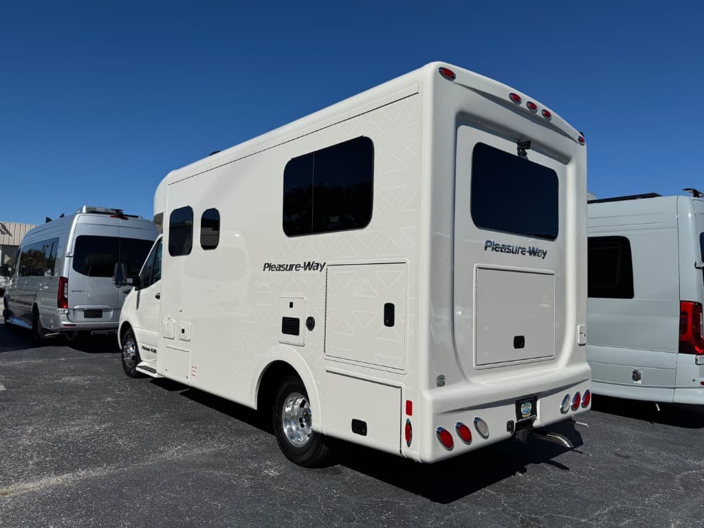 2026 Pleasure-Way 2026 Pleasure-Way Plateau - thumbnail 4