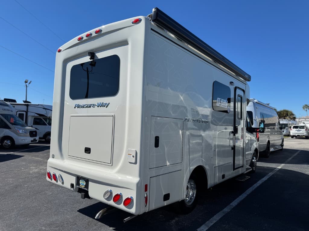 2026 Pleasure-Way 2026 Pleasure-Way Plateau - thumbnail 5