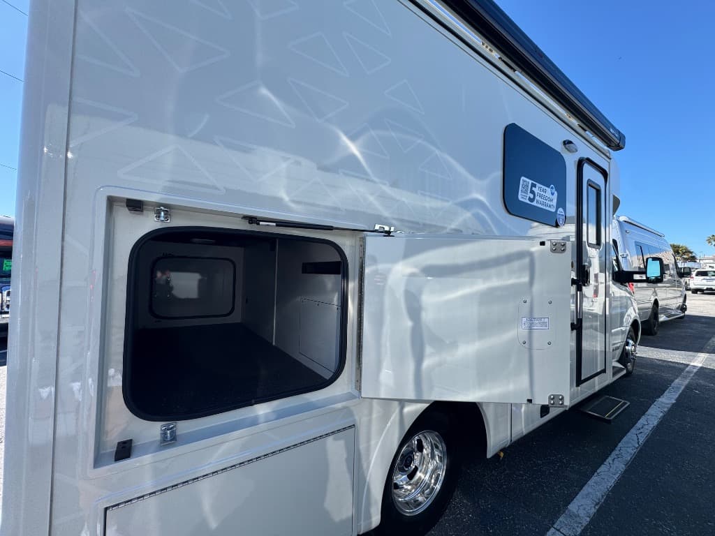 2026 Pleasure-Way 2026 Pleasure-Way Plateau - thumbnail 6