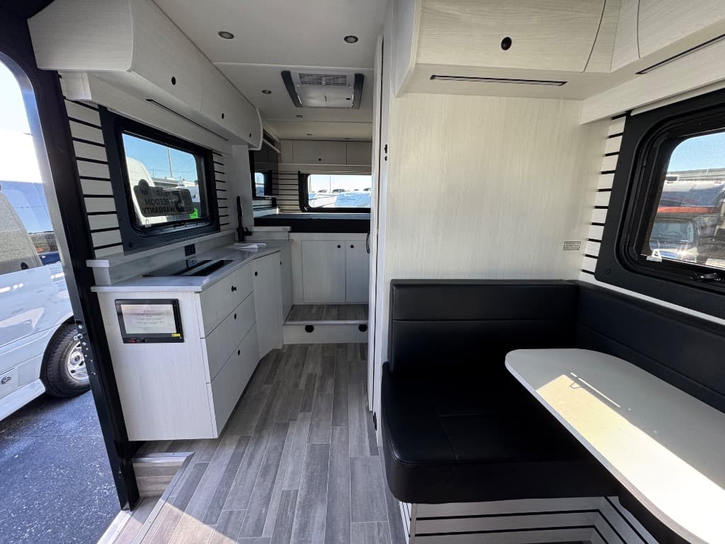 2026 Pleasure-Way 2026 Pleasure-Way Plateau - thumbnail 8