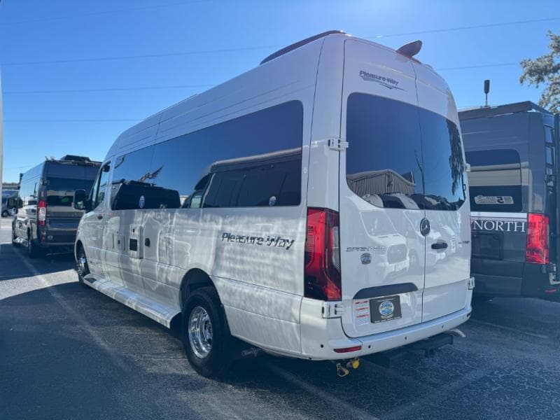 2026 Pleasure-Way 2026 Pleasure-Way Plateau - thumbnail 4