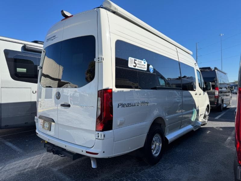 2026 Pleasure-Way 2026 Pleasure-Way Plateau - thumbnail 5