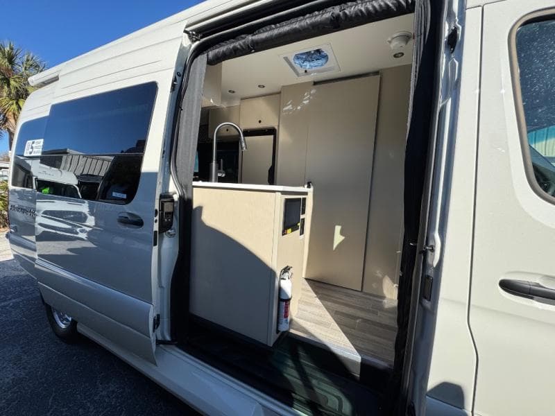 2026 Pleasure-Way 2026 Pleasure-Way Plateau - thumbnail 6