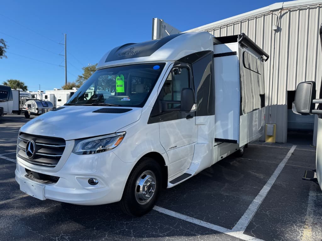 2026 Leisure Travel Vans 2026 Leisure Travel Vans Unity - thumbnail 3